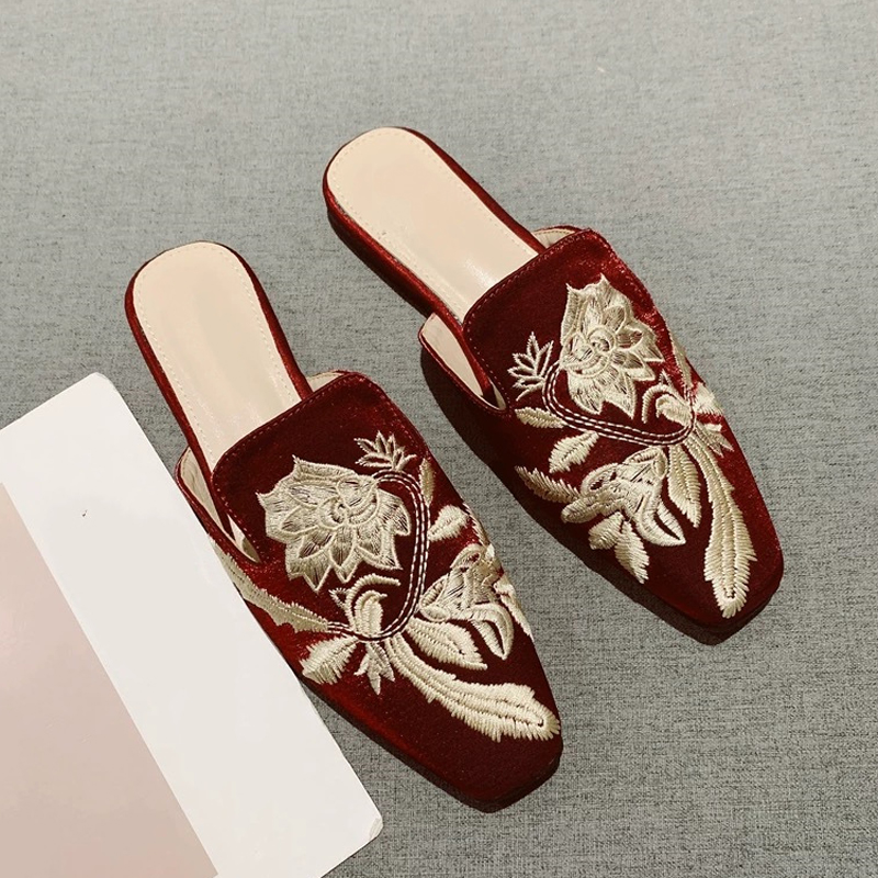 Embroidery Design Free - Novos Sapatos Femininos 2026: Chinelos Retrô