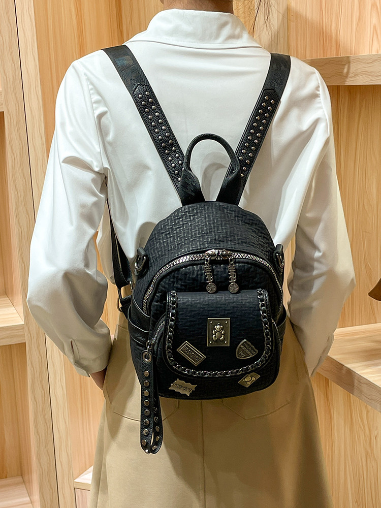 Mochila Feminina de Couro Genu - Embroidery Unique Design avaliação e preço