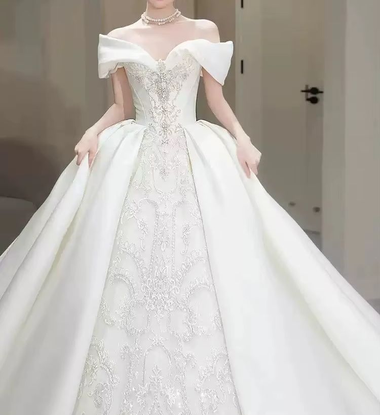 Vestidos de Noiva Chiques com  - Embroidery Skirt avaliação e preço